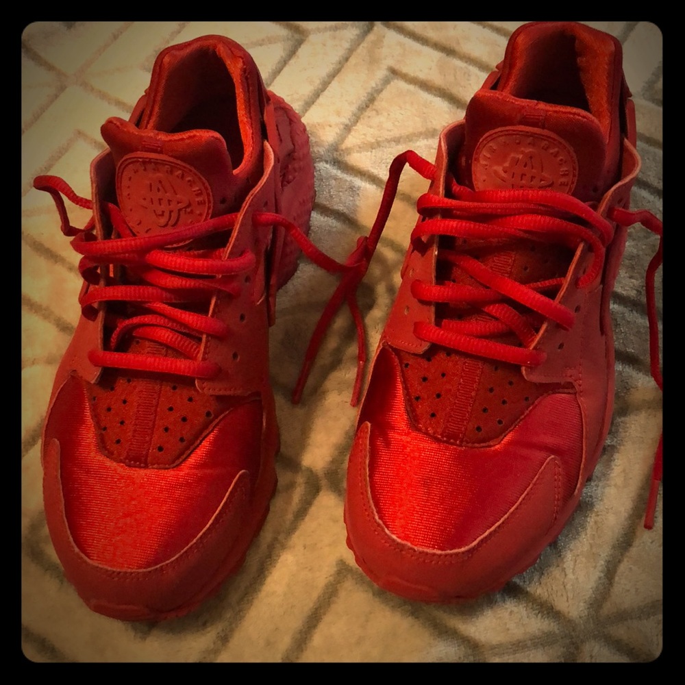 Red Nike Air Huaraches